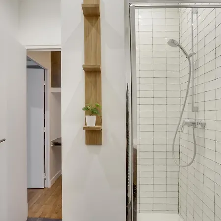 Design Pour 6 Personnes By Weekome Daire Paris